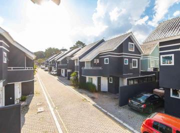 Casa de 4 quartos, Curitiba · Sobrado à venda, 4 quartos, 1 suítes, com 1 garagens, 145m² no Alto Boqueirão , Curitiba.
