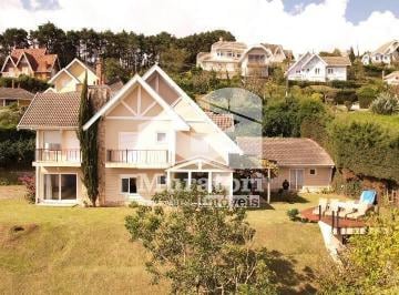 Casa · 260m² · 4 Quartos · Linda casa em condomínio com vista exuberante