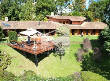 Casa · 1142m² · 7 Quartos · 3 Vagas · Magnífica propriedade em Condomínio