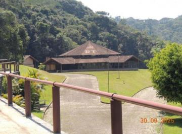 Rural de 12 quartos, Juquitiba · Sitio cercada por Mata Atlântica preservada criando um ambiente natural raro e altamente valorizado.