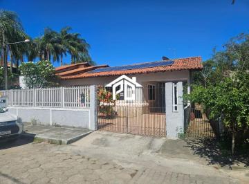 Foto 01 · Imperdível! Casa à venda no Centro de Araruama-RJ: 2 quartos, 1 suíte, 1 sala, 1 banheiro, 105,09 m²