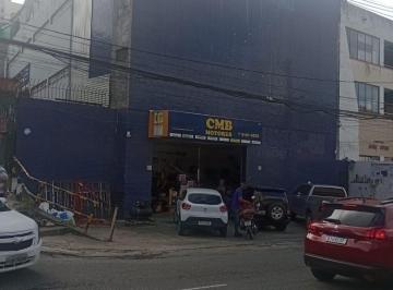 Comercial , Salvador · Prédio comercial na Rua Djalma Dultra.