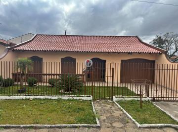Casa · 233m² · 3 Quartos · 4 Vagas · Excelente casa mobiliada, bairro Novo Mundo com 03