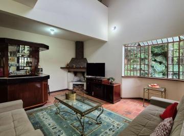 Casa de 3 quartos, Petrópolis · VENDA | ITAIPAVA: casa agradável em condomínio, bela vista para o verde, varanda gostosa e 3 quartos