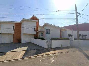Casa · 259m² · 3 Quartos · 4 Vagas · Sobrado em Salto com 3 dormitórios, suíte, piscina e em frente à praça arborizada