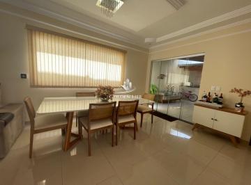 Casa · 235m² · 3 Quartos · 3 Vagas · Casa à venda em Uberlândia/MG