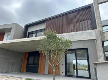 Casa · 263m² · 4 Quartos · 2 Vagas · Casa no Condomínio SUNSET