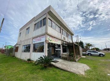 Casa · 200m² · 4 Quartos · 1 Vaga · Prédio Comercial