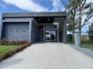 Casa · 171m² · 4 Quartos · 2 Vagas · Casa alto padrão próxima ao mar em Xangri-lá