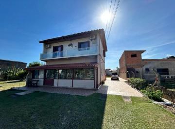 Casa · 250m² · 4 Quartos · 3 Vagas · Casa à venda em Imbé / Ponto comercial