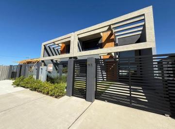Casa · 126m² · 4 Quartos · 2 Vagas · SOBRADO COM 4 DORMITÓRIOS!
