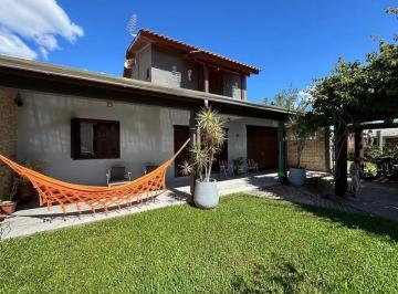Casa · 250m² · 4 Quartos · 2 Vagas · Casa à venda próxima ao mar