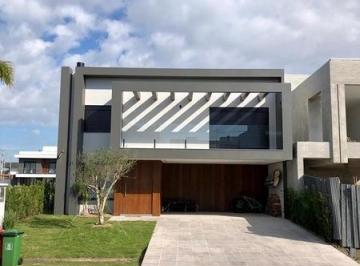 Casa · 343m² · 4 Quartos · 2 Vagas · Casa beira lago no SUNSET