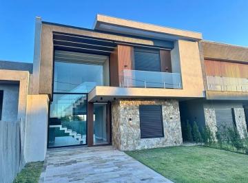 Casa · 200m² · 4 Quartos · 2 Vagas · CONDOMÍNIO SUNSET LOCALIZAÇÃO PRIVILEGIADA
