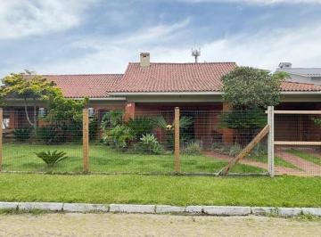 Casa · 220m² · 7 Quartos · 2 Vagas · Casa à venda em Imbé com 2 Terrenos