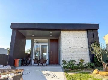 Casa · 186m² · 4 Quartos · 2 Vagas · Casa à venda em Xangri-lá
