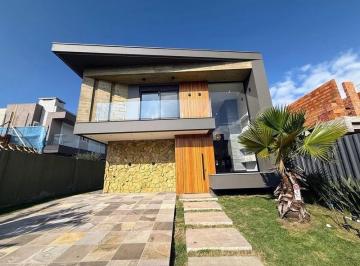 Casa · 235m² · 4 Quartos · 2 Vagas · Casa no Condomínio SUNSET