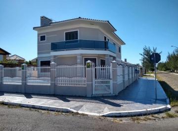 Casa · 240m² · 4 Quartos · 2 Vagas · Sobrado em Atlântida Sul próximo ao mar