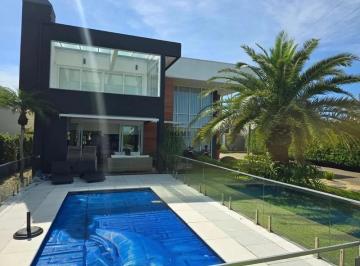 Casa · 240m² · 4 Quartos · 2 Vagas · Casa em condomínio à venda em Imbé
