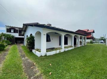 Casa · 195m² · 6 Quartos · 2 Vagas · Casa à venda próxima ao mar