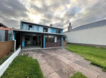 Casa · 140m² · 4 Quartos · 2 Vagas · Sobrado próximo ao mar em Mariluz