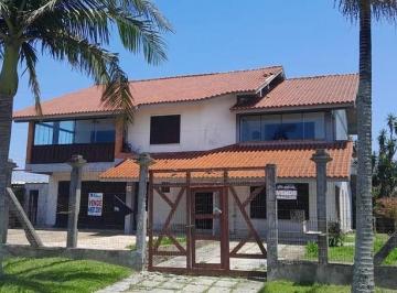 Casa · 230m² · 7 Quartos · 2 Vagas · Casa à venda em Imbé - Centro