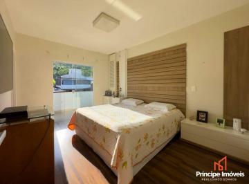 Casa · 141m² · 3 Quartos · 2 Vagas · Casa com 3 quartos no Atiradores em Joinville