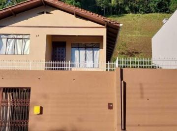 Casa · 170m² · 2 Vagas · Casa com apelo comercial no Bairro Azambuja