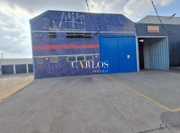 Comercial · 420m² · 3 Vagas · Excelente galpão de esquina com forte visibilidade comercial e amplo estacionamento frontal.