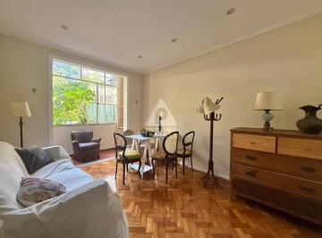 Apartamento · 73m² · 2 Quartos · Apartamento de 2 quartos com área de serviço em Copacabana