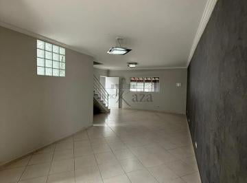 Casa · 140m² · 3 Quartos · 3 Vagas · Oportunidade - Casa Sobrado - Villa Branca - 3 Dormitórios - 168m².