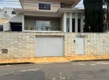 01ba41dd6bf24e34b2f08adcb796dbcef0634e56 · Casa, 286 m² - venda por R$ 1.200.000,00 ou aluguel por R$ 5.500,00/ano - Resende - Varginha/MG