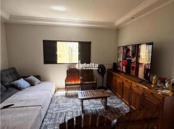 Casa · 300m² · 4 Quartos · 4 Vagas · Casa residencial com 4 quartos sendo 1 suíte disponível para venda no bairro Segismundo Pereira em U