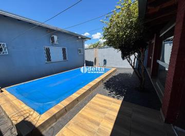 Casa · 400m² · 3 Quartos · 6 Vagas · Casa com quarto 3 sendo suíte disponível para venda no bairro Custódio Pereira em Uberlândia-MG