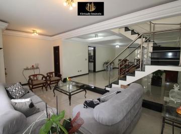 Casa · 330m² · 3 Quartos · 4 Vagas · Casa com 03 dormitórios no bairro Portão em Curitiba