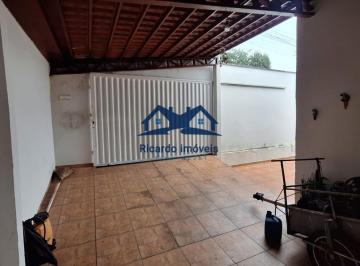 Garagem · Casa à venda no bairro Universitário - Ituiutaba/MG