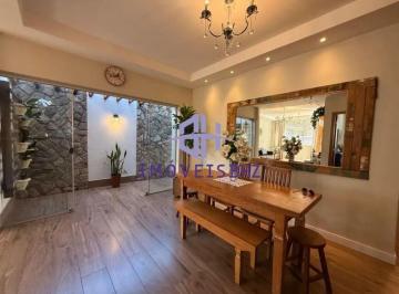 Casa · 300m² · 4 Quartos · 4 Vagas · Casa linear com 4 Quartos e 2 banheiros à Venda, 300 m² por R$ 1.990.000