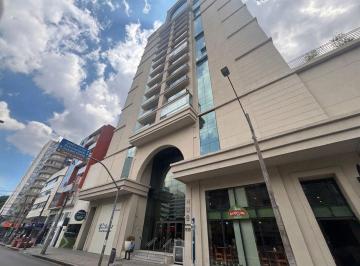 4cc8bbf6edbe3b696e2e94da7f32018879d25f0d · SALA COMERCIAL PARA LOCAÇÃO - CENTRO - ANDAR ALTO - EDIFÍCIO HUB BUSSINES - 1 VAGA DE GARAGEM