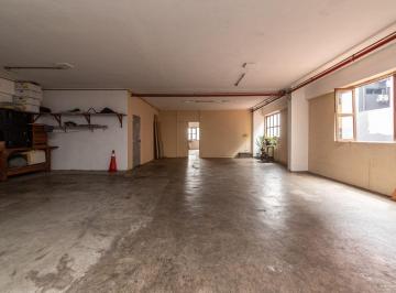 Comercial en Aluguel de 4 quartos  · Imóvel comercial inferior e residencial superior, locação parcial ou total. Acesso por duas ruas.