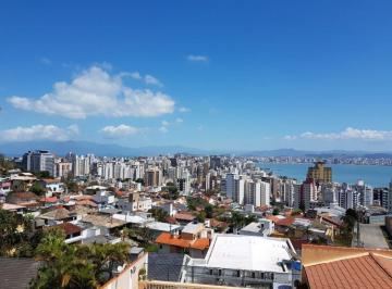 Casa · 600m² · 3 Quartos · 4 Vagas · Ampla casa com 3 dom.(1suíte), vista panorâmica da Beira Mar Norte, à venda.