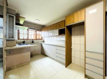 Casa · 216m² · 3 Quartos · 2 Vagas · vende casa de 03 dormitórios no Liberdade em Novo Hamburgo.