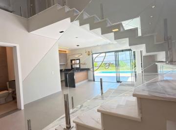 Casa · 267m² · 3 Quartos · 4 Vagas · Moderna e Impecável! Casa com 3 Suítes, Piscina e Planejados na Vila do Sol
