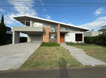 Foto 01 · Casa Alto Padrão à Venda em Criciúma com 3 Suítes e Espaço Gourmet