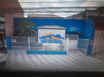 Casa · 230m² · 3 Quartos · 4 Vagas · Casa com 3 quartos e 4 vagas de garagem.