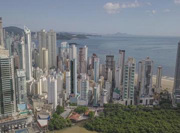 Comercial · 132m² · 1 Vaga · 
                                Sala comercial - localizado em Balneário Camboriú / Centro
        
