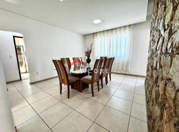 Casa · 375m² · 4 Quartos · 8 Vagas · Casa em Rua Aracati - Parque Xangri-Lá - Contagem/MG