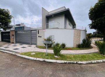 nrffsg82owmyyzuxywvmnte5_md · Casa moderna com 2 suítes + 1 dormitório