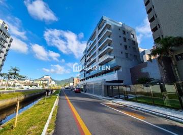 Lateral do edifício · Apartamento na região de Caiobá apenas 20 metros da praia