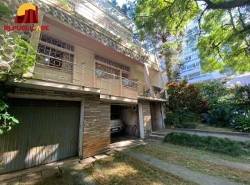 .jpg+2026-03-07 · Casa 05 dormitórios, 04 vagas, com 301m² no Bairro Petrópolis Porto Alegre.