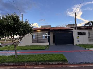 Casa · 97m² · 3 Quartos · 2 Vagas · Excelente casa de esquina à venda no Monte Carlo em Dourados MS